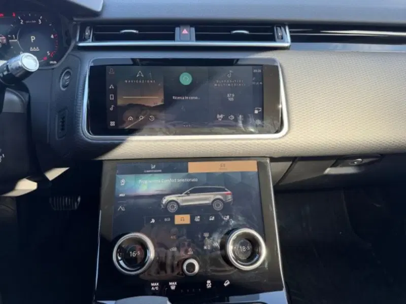 Land Rover Range Rover Velar usata a Udine (11)