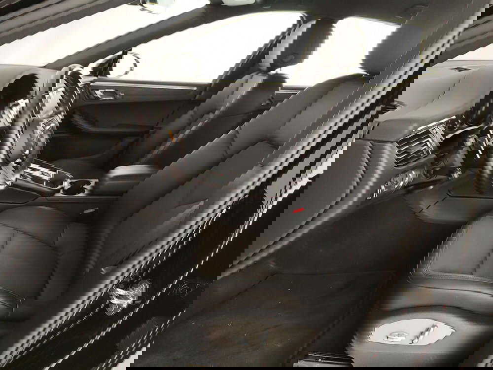 Porsche Macan usata a Caserta (16)