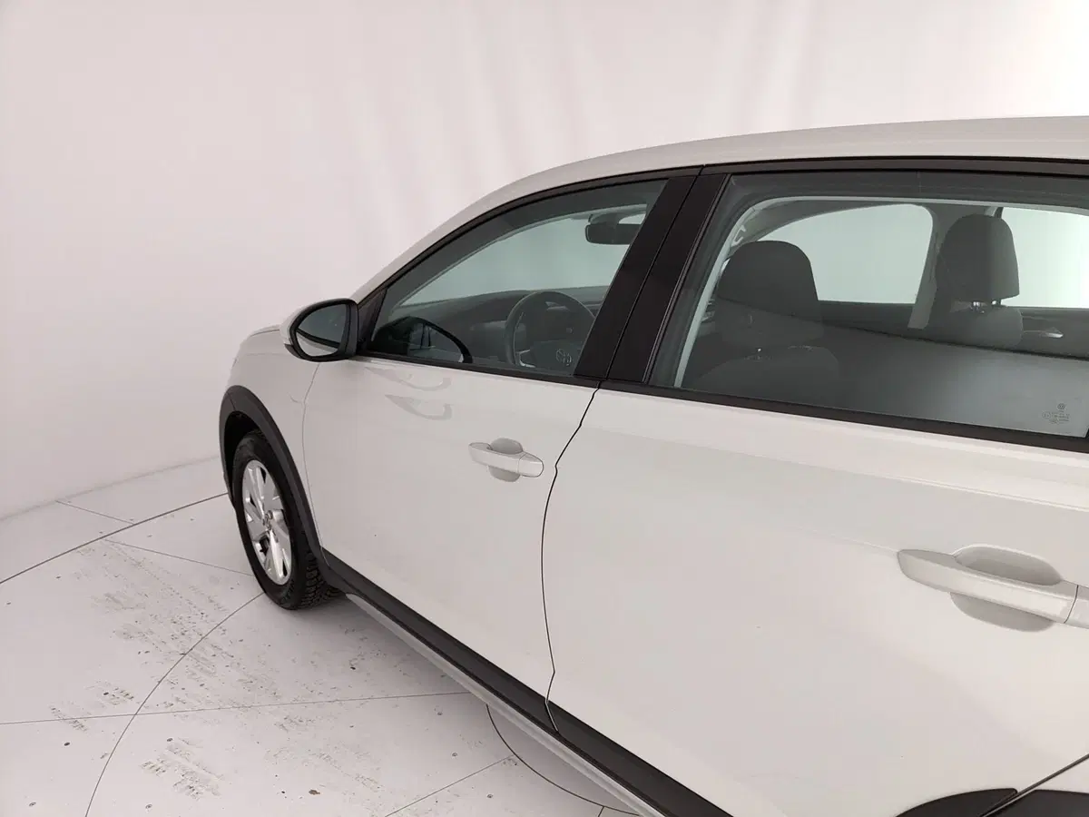 Volkswagen Taigo usata a Caserta (11)