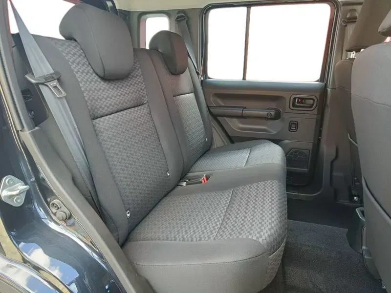 Suzuki Jimny nuova a Prato (12)