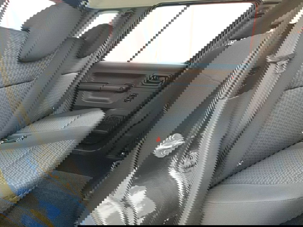 Suzuki Jimny nuova a Prato (12)