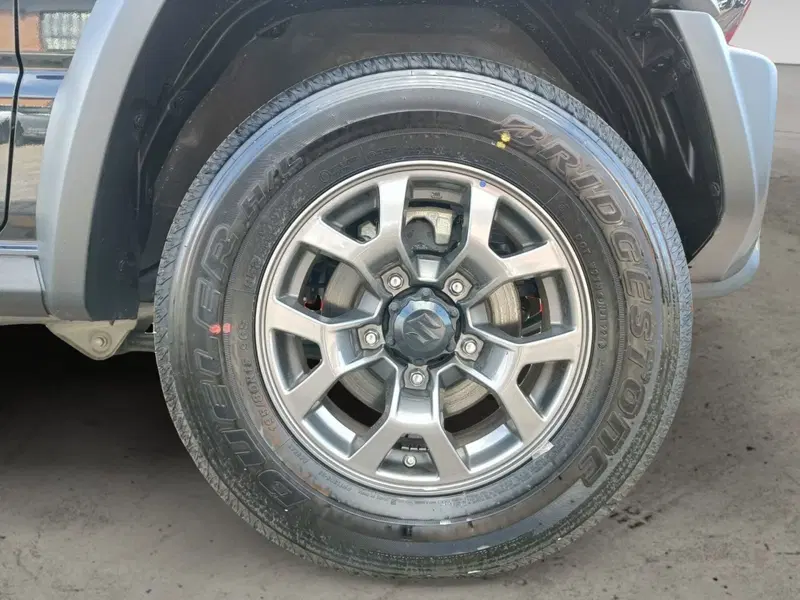 Suzuki Jimny nuova a Prato (16)