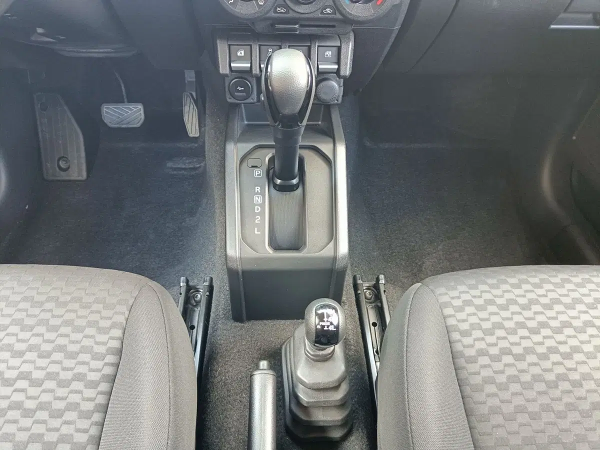 Suzuki Jimny nuova a Prato (7)
