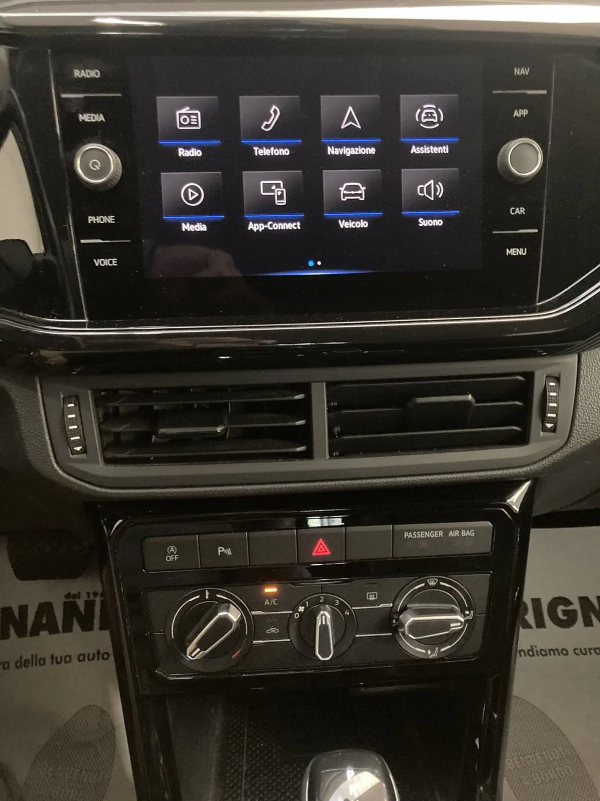 Volkswagen T-Cross usata a Pavia (13)