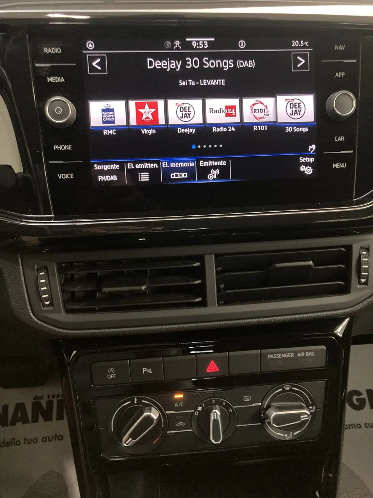 Volkswagen T-Cross usata a Pavia (14)