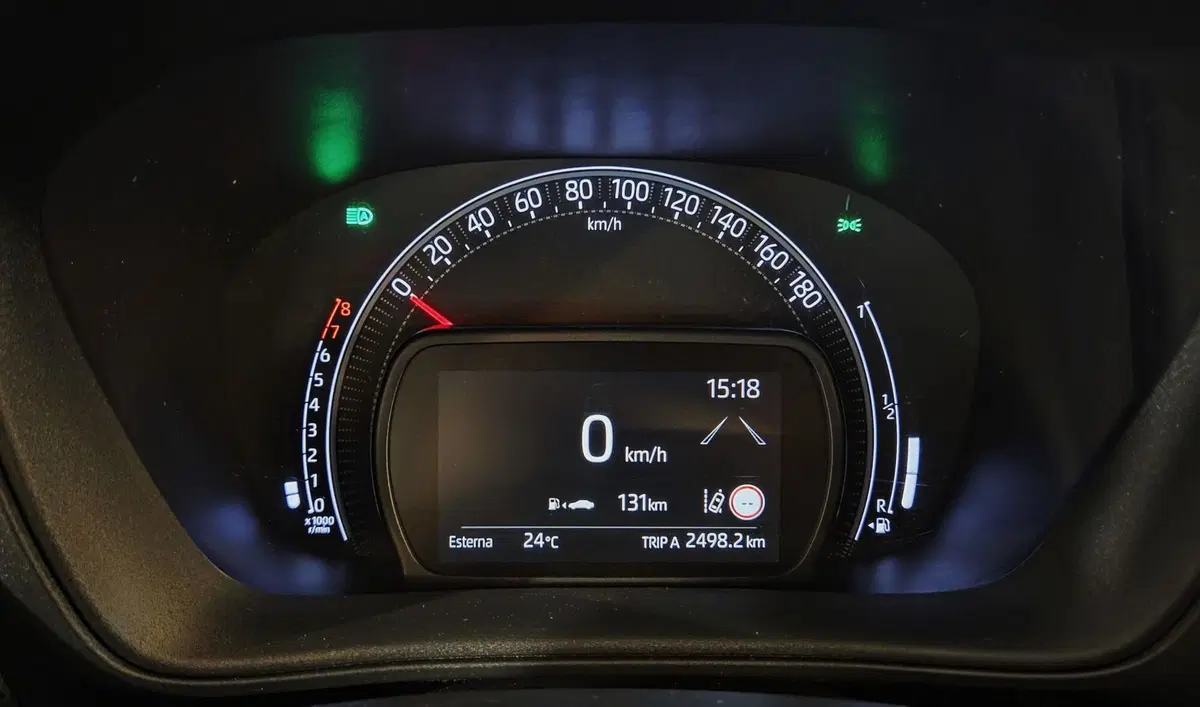 Toyota Aygo X usata a Pavia (14)