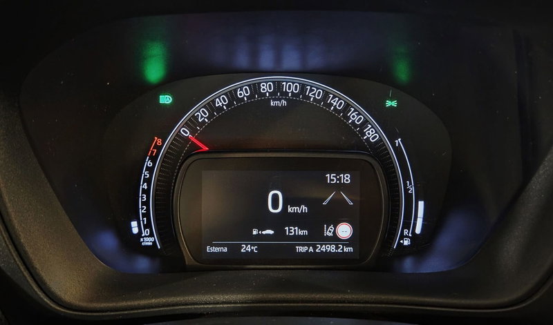 Toyota Aygo X usata a Pavia (14)