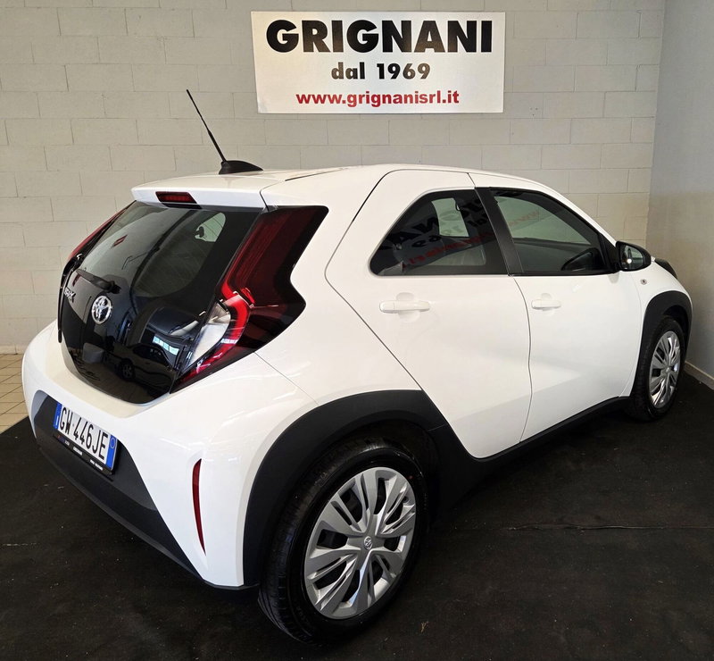 Toyota Aygo X usata a Pavia (17)