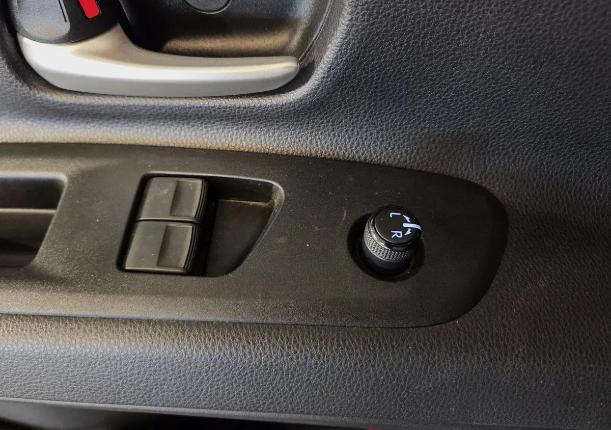 Toyota Aygo X usata a Pavia (18)
