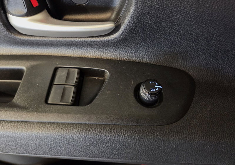 Toyota Aygo X usata a Pavia (18)