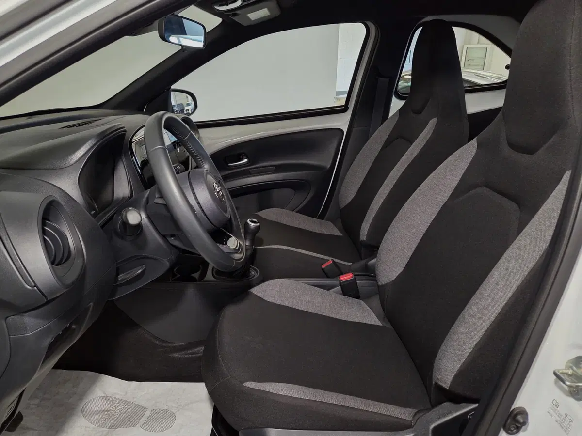 Toyota Aygo X usata a Pavia (5)