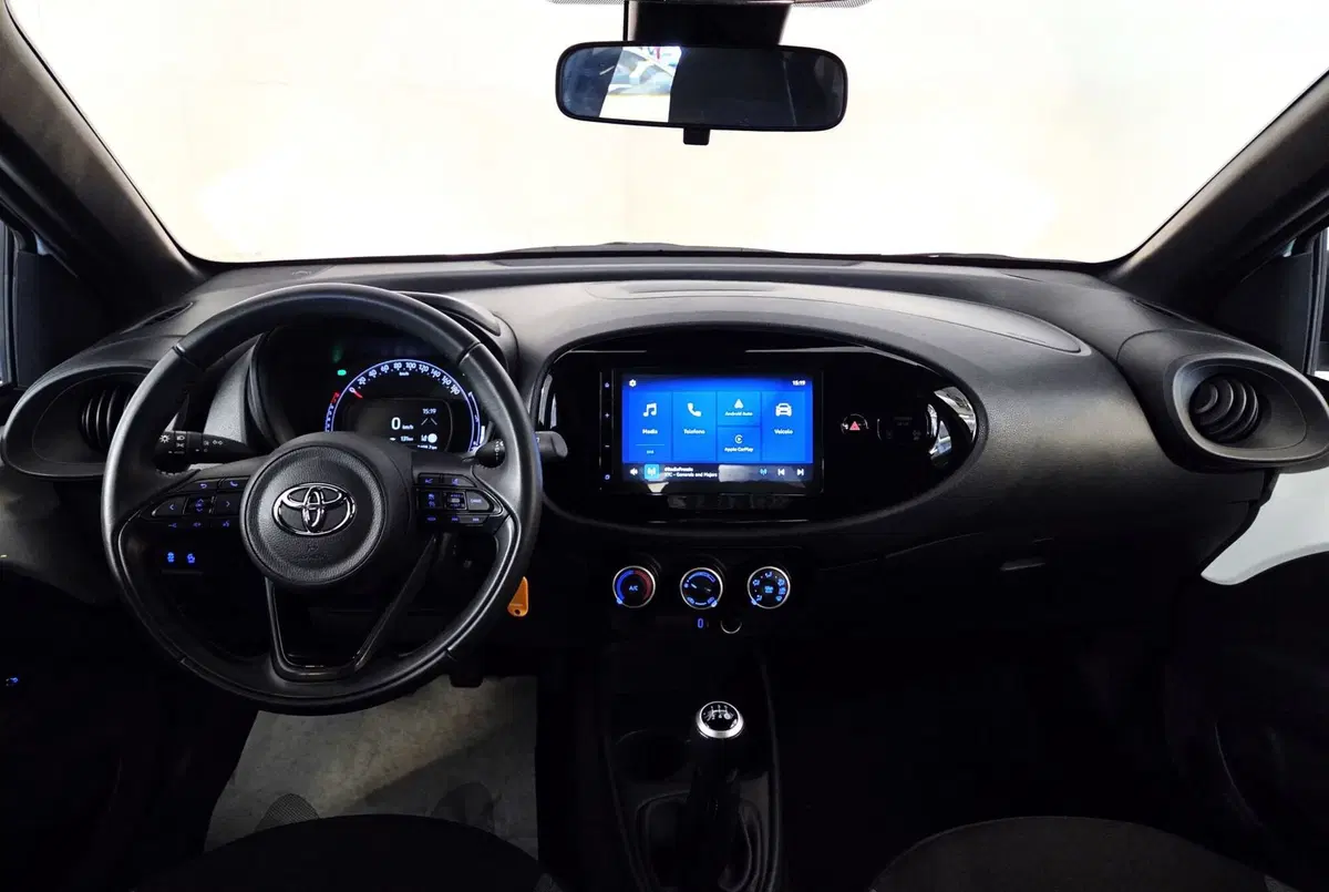 Toyota Aygo X usata a Pavia (8)