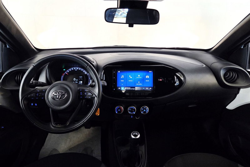 Toyota Aygo X usata a Pavia (8)