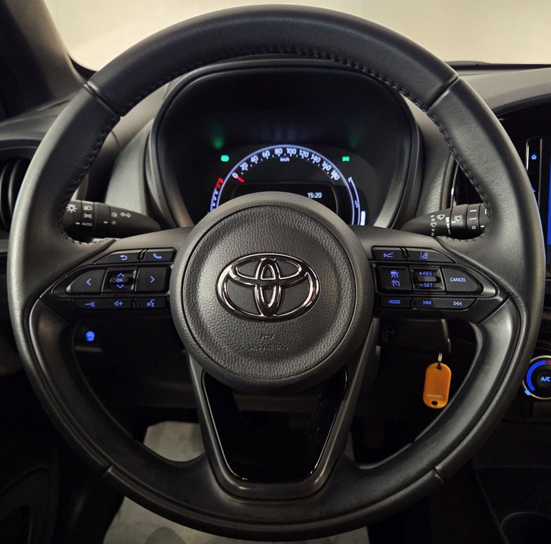 Toyota Aygo X usata a Pavia (9)