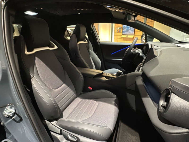 Toyota Toyota C-HR nuova a Bologna (11)