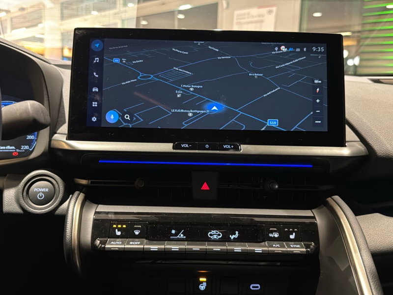 Toyota Toyota C-HR nuova a Bologna (13)