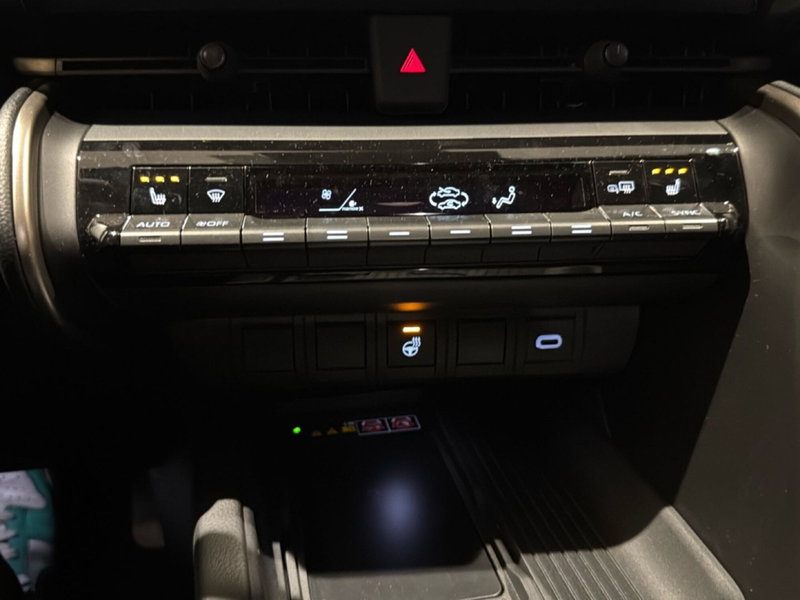 Toyota Toyota C-HR nuova a Bologna (15)