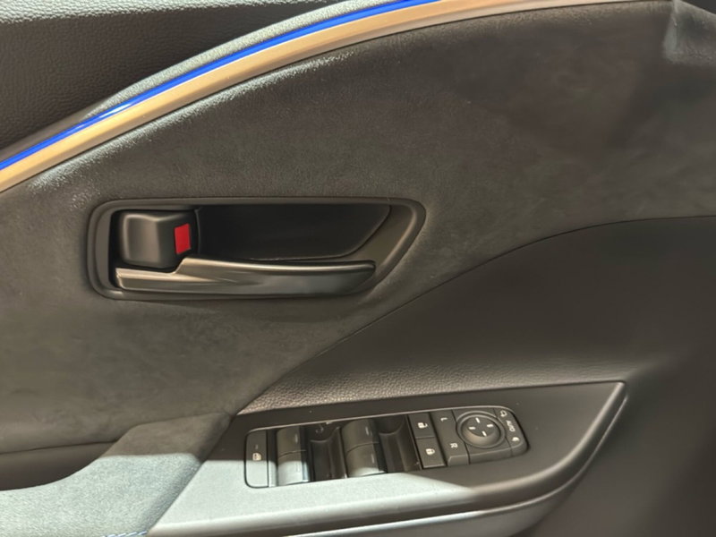 Toyota Toyota C-HR nuova a Bologna (16)