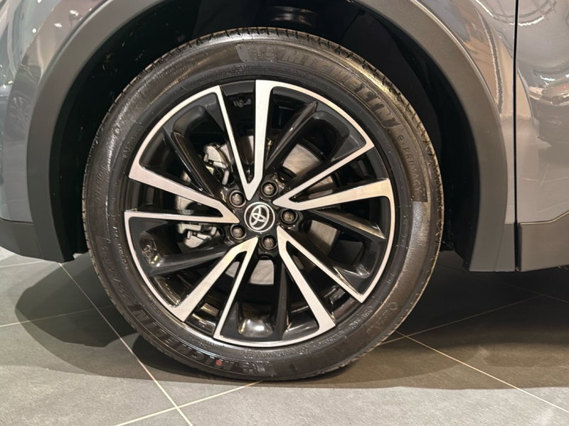 Toyota Toyota C-HR nuova a Bologna (7)