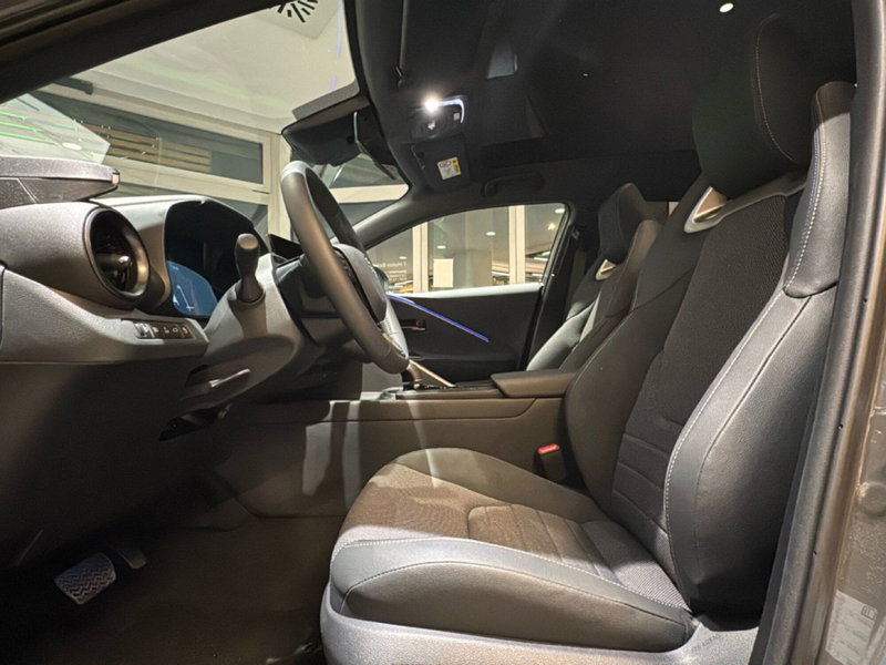 Toyota Toyota C-HR nuova a Bologna (8)