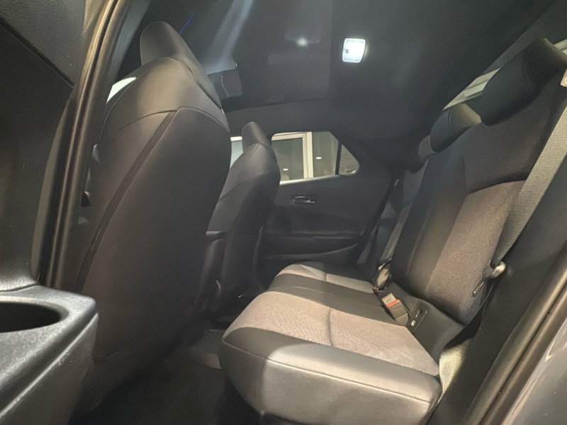 Toyota Toyota C-HR nuova a Bologna (9)