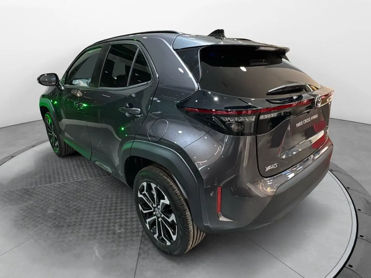 Toyota Yaris Cross nuova a Bologna (6)