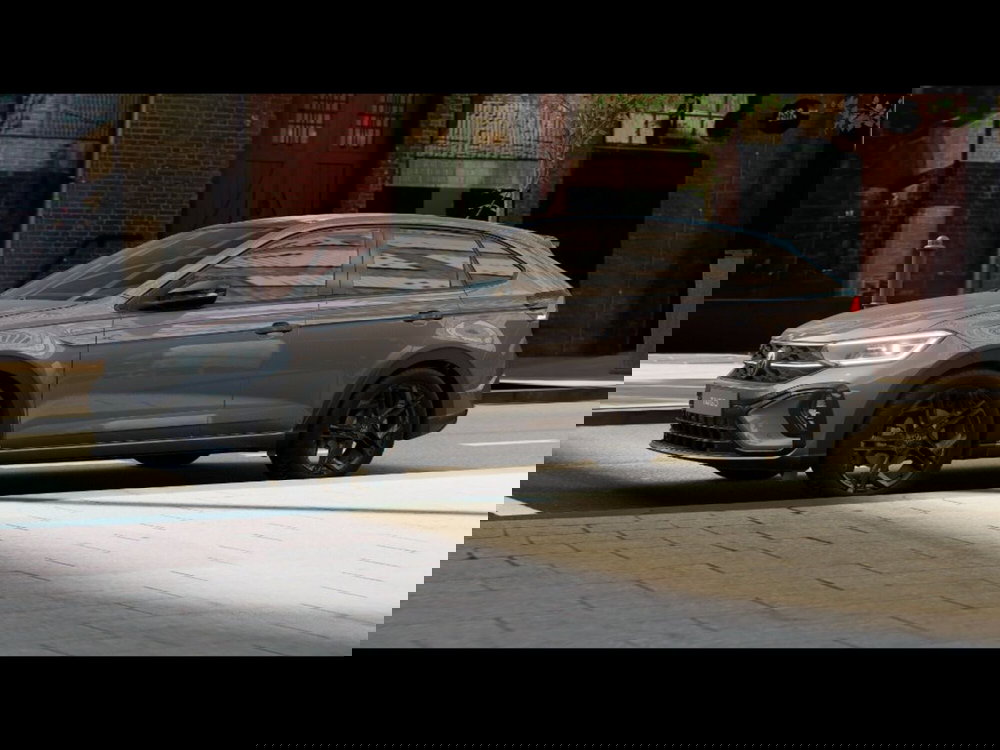 Volkswagen Taigo nuova a Livorno (2)