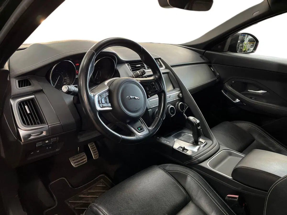 Jaguar E-Pace usata a Bari (10)