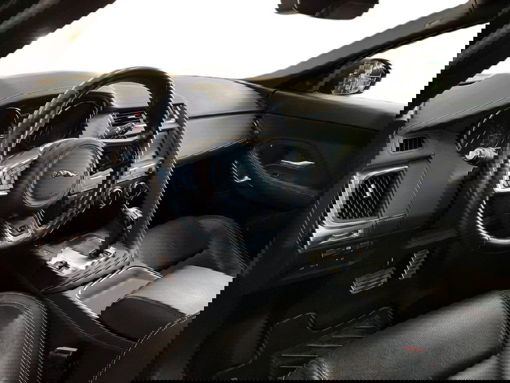 Jaguar E-Pace usata a Bari (10)