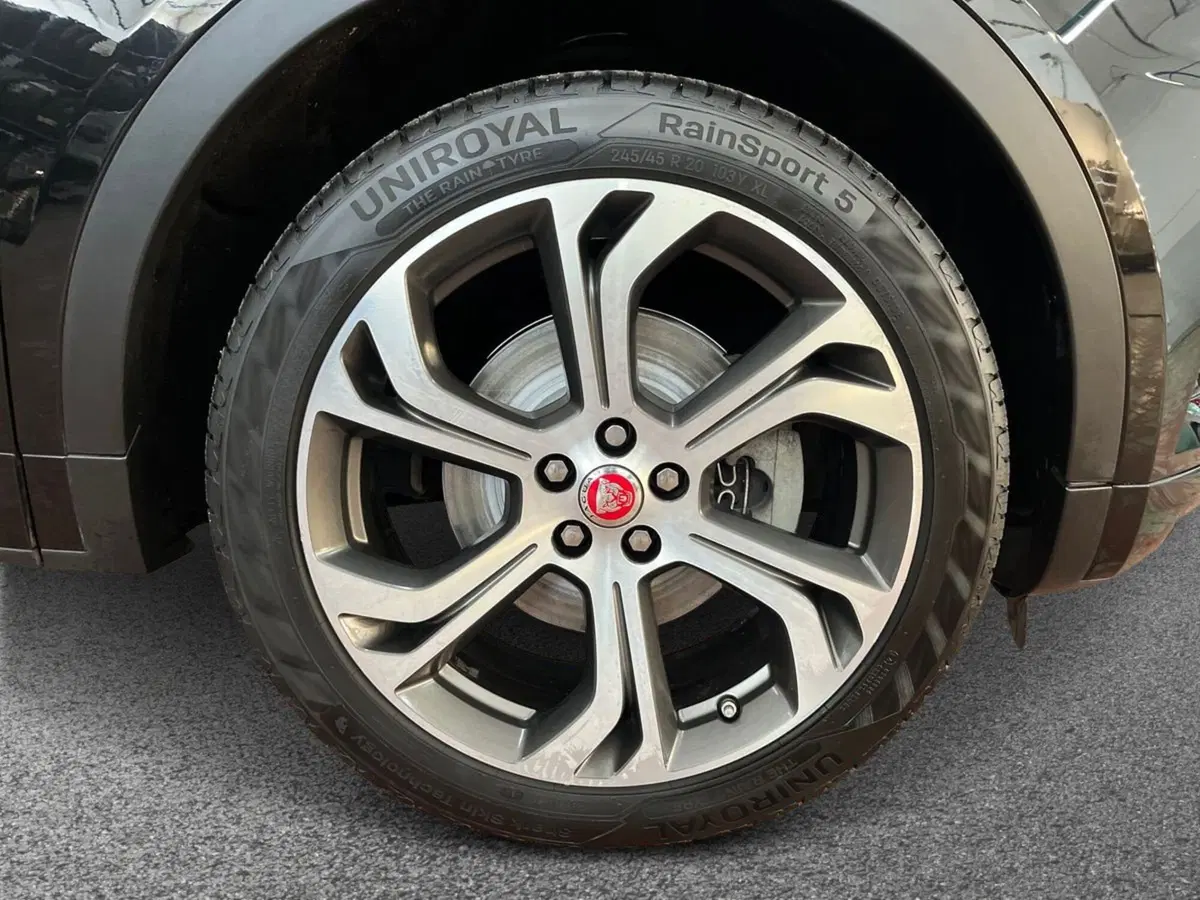 Jaguar E-Pace usata a Bari (6)