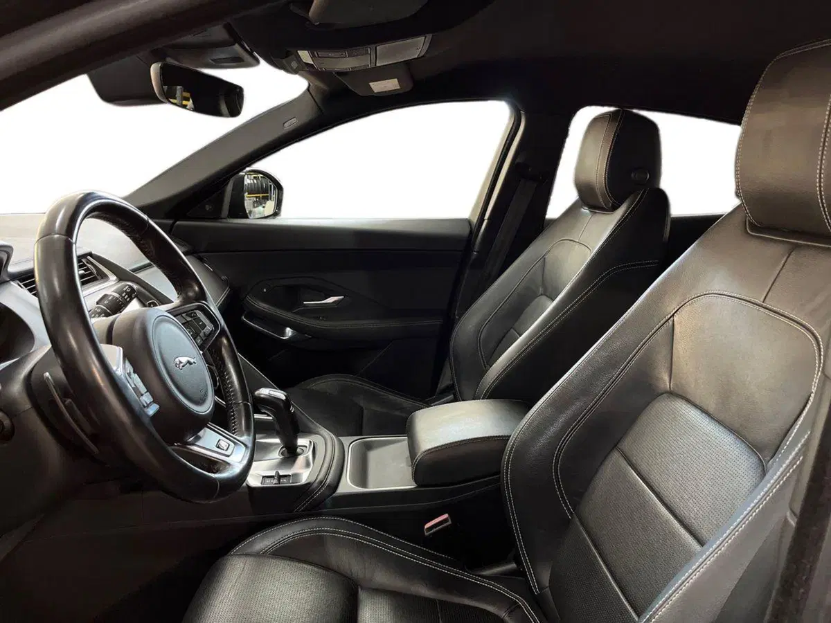 Jaguar E-Pace usata a Bari (7)