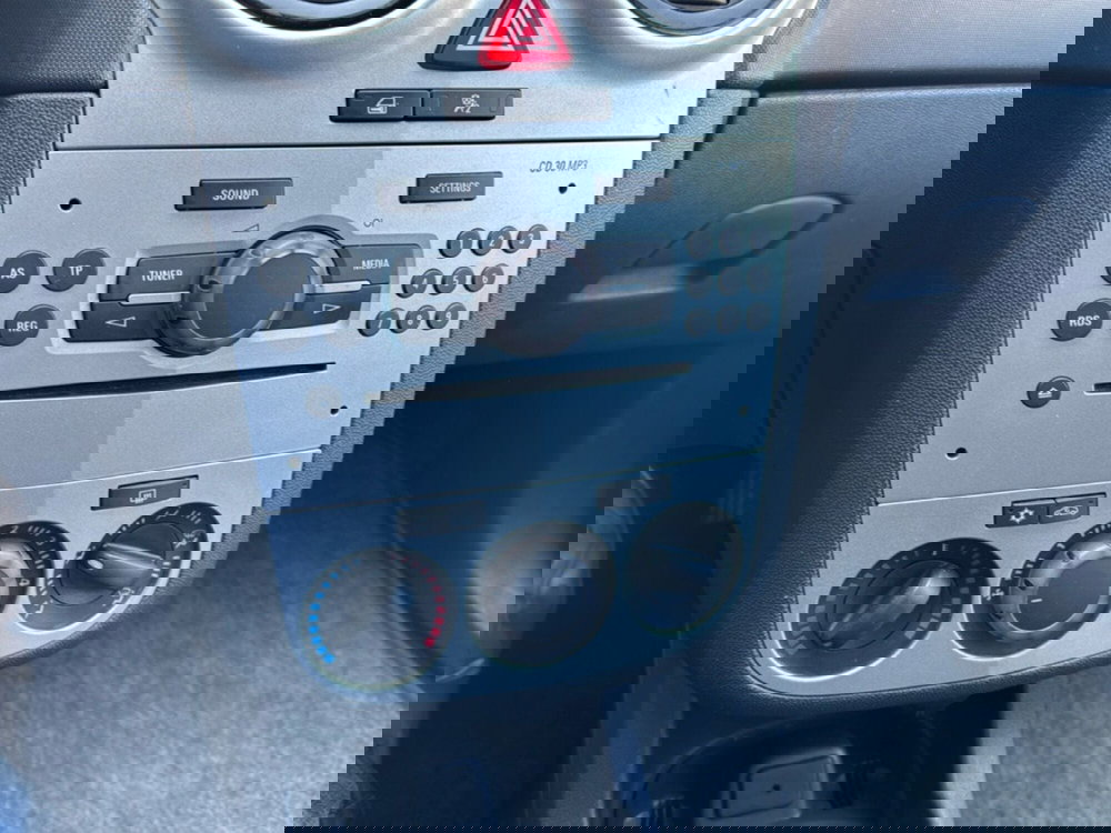 Opel Corsa Coupé usata a Ferrara (11)