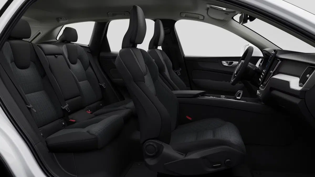 Volvo XC60 nuova a Como (8)