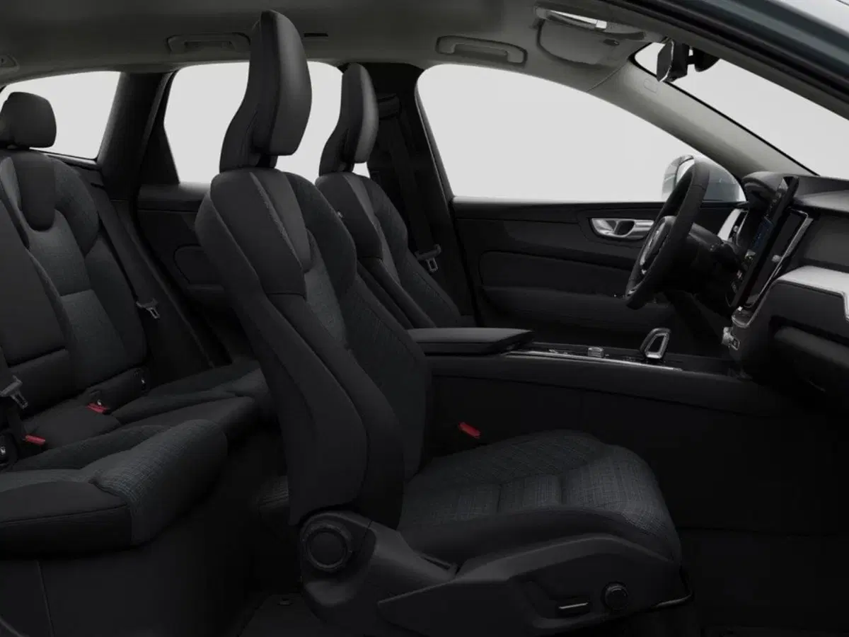 Volvo XC60 nuova a Como (8)