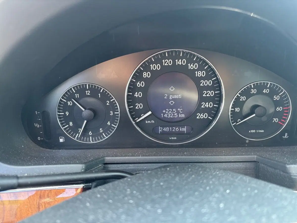 Mercedes-Benz Classe E usata a Torino (8)
