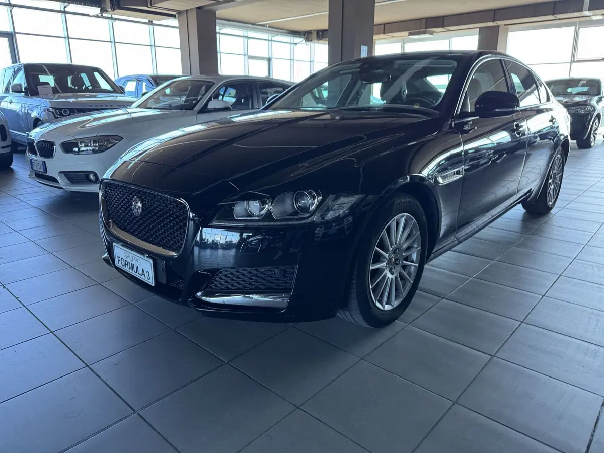 Jaguar XF usata a Messina