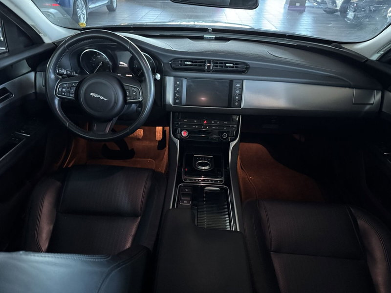 Jaguar XF usata a Messina (11)