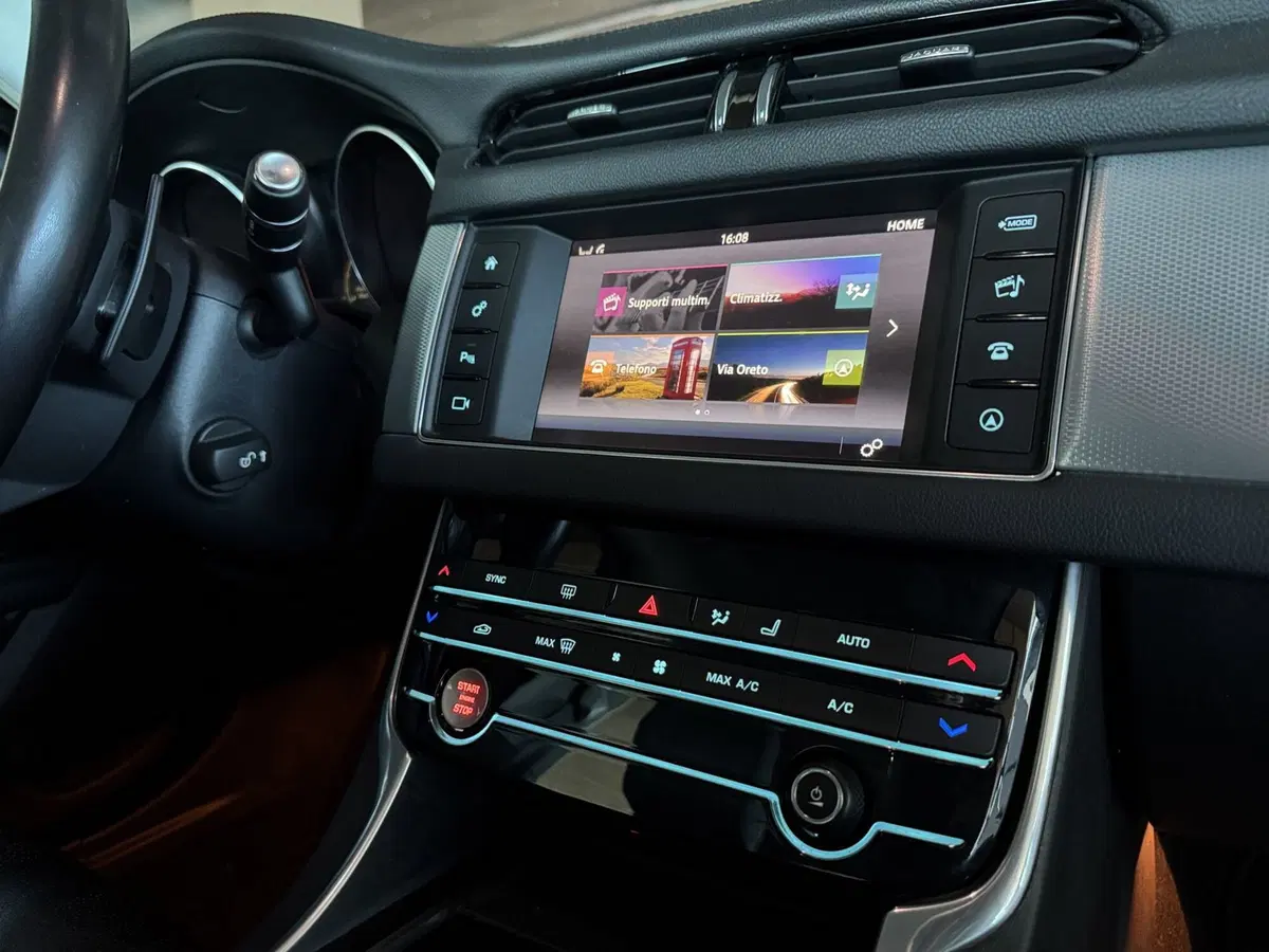 Jaguar XF usata a Messina (12)