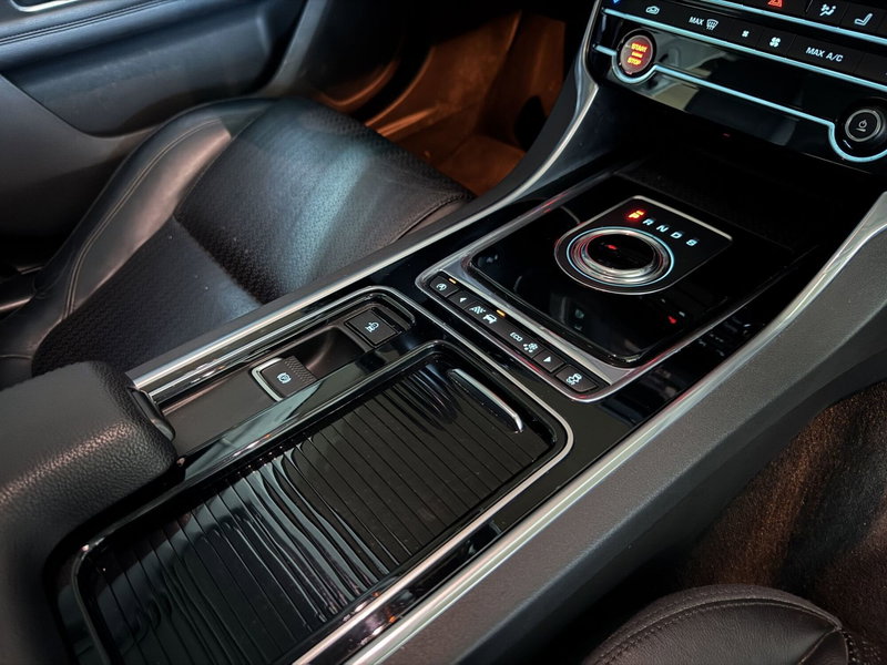 Jaguar XF usata a Messina (13)