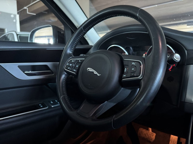 Jaguar XF usata a Messina (14)