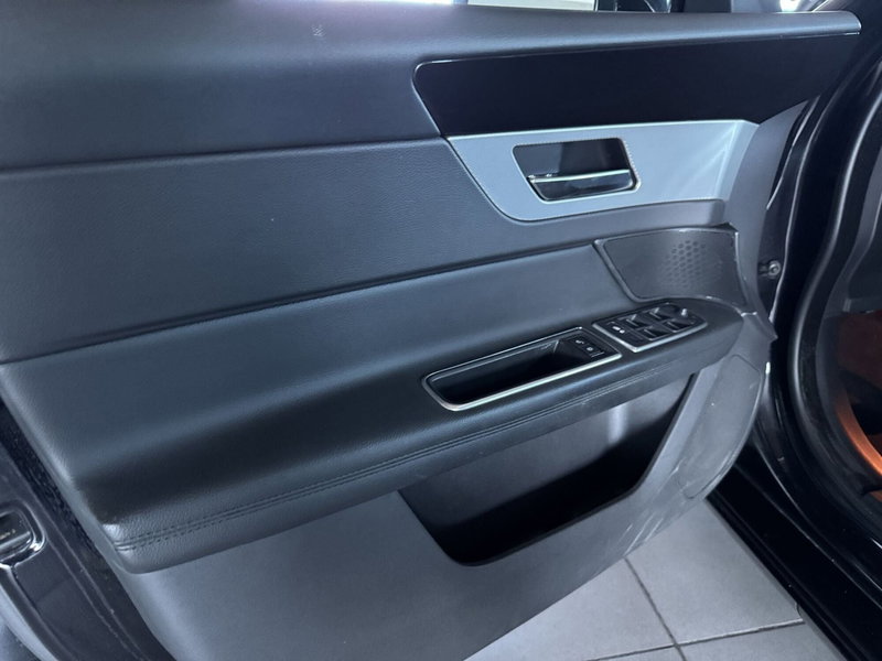 Jaguar XF usata a Messina (6)