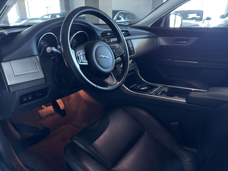 Jaguar XF usata a Messina (7)