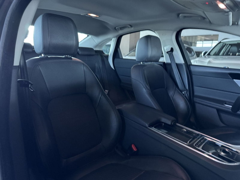 Jaguar XF usata a Messina (8)