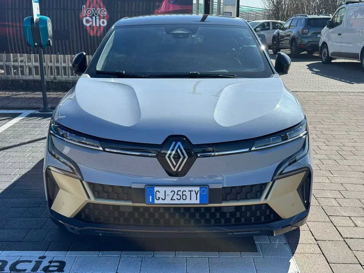 Renault Megane E-Tech Electric usata a Novara (12)