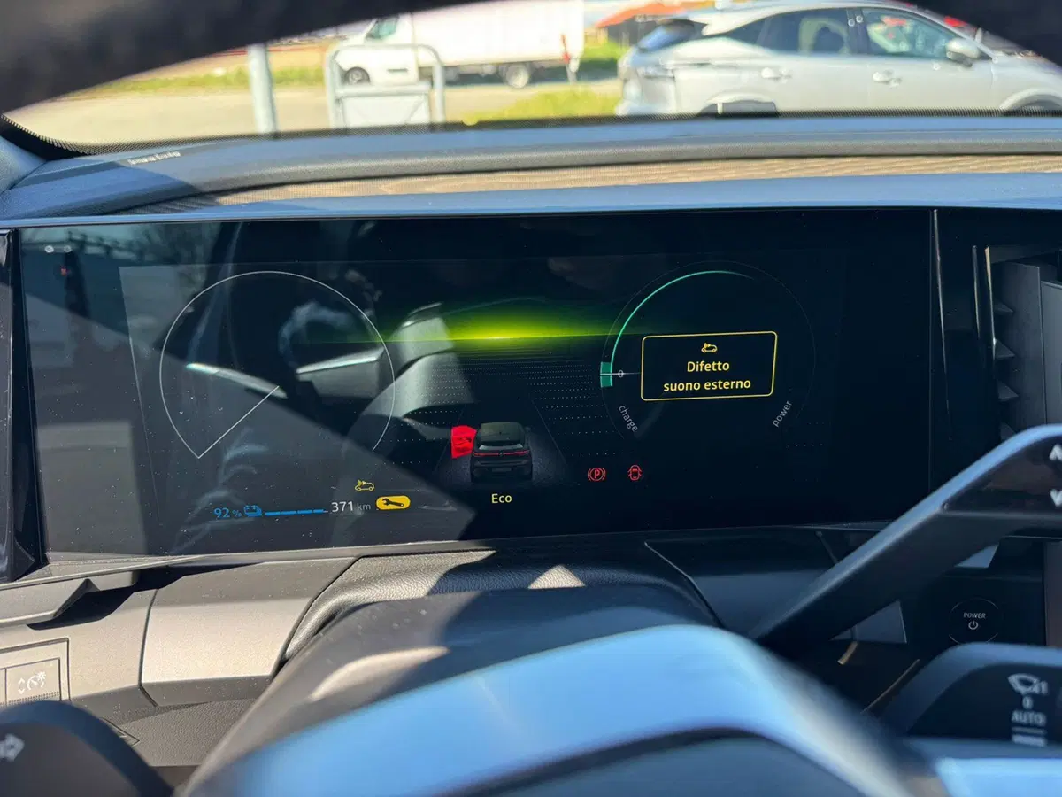 Renault Megane E-Tech Electric usata a Novara (2)