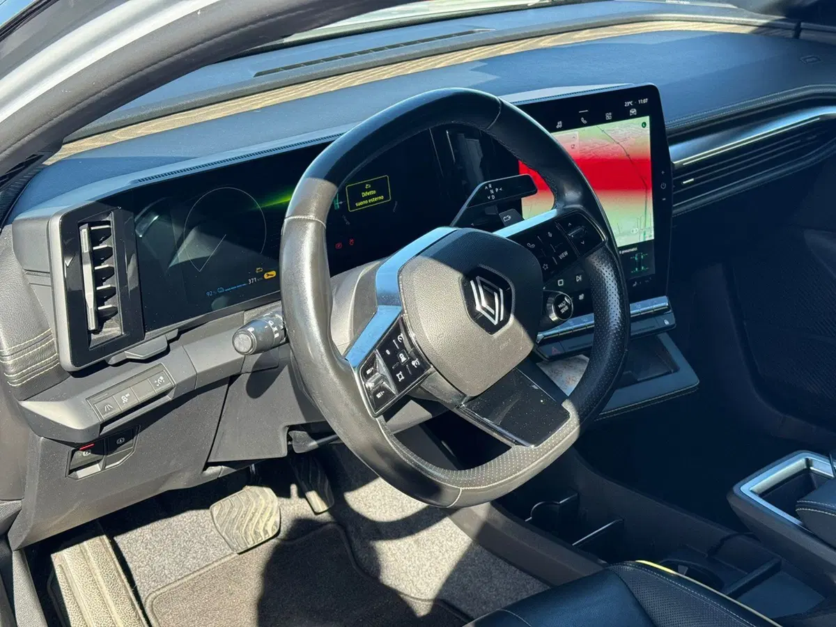 Renault Megane E-Tech Electric usata a Novara (8)