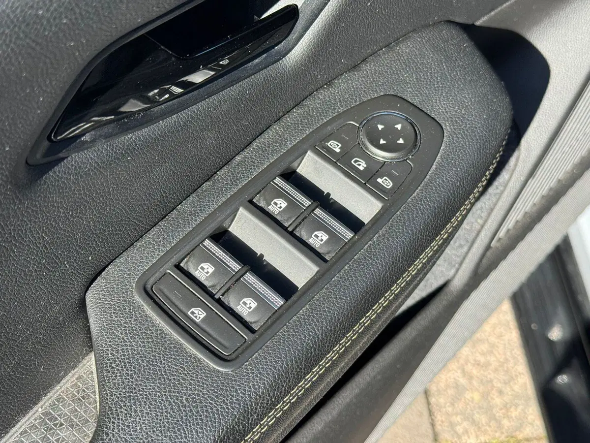 Renault Megane E-Tech Electric usata a Novara (9)