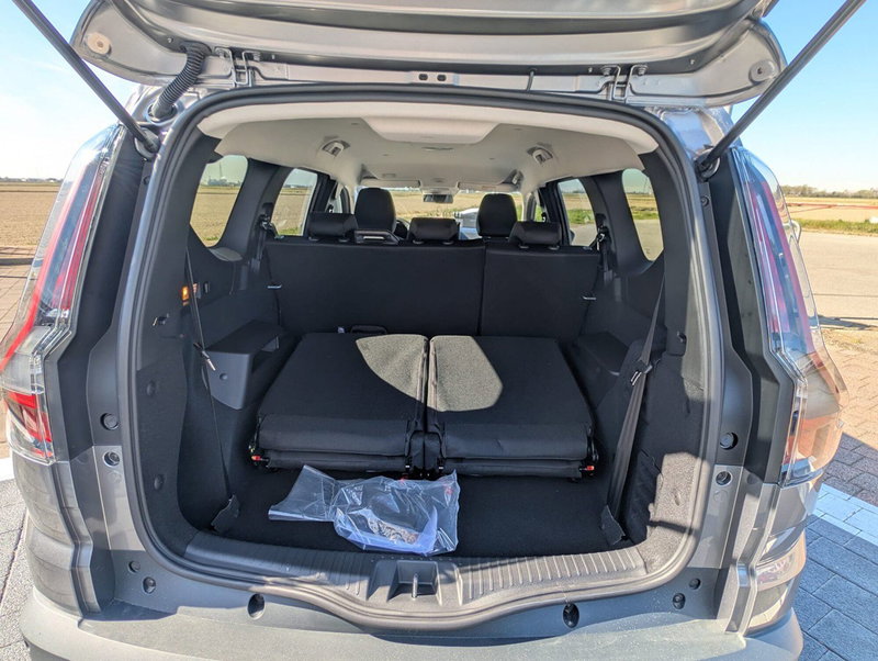 Dacia Jogger nuova a Novara (13)
