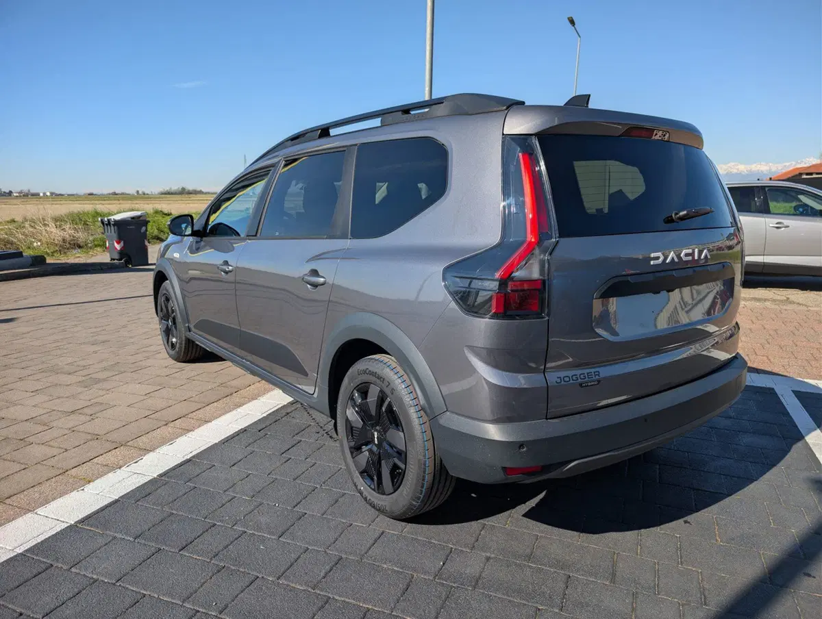 Dacia Jogger nuova a Novara (18)