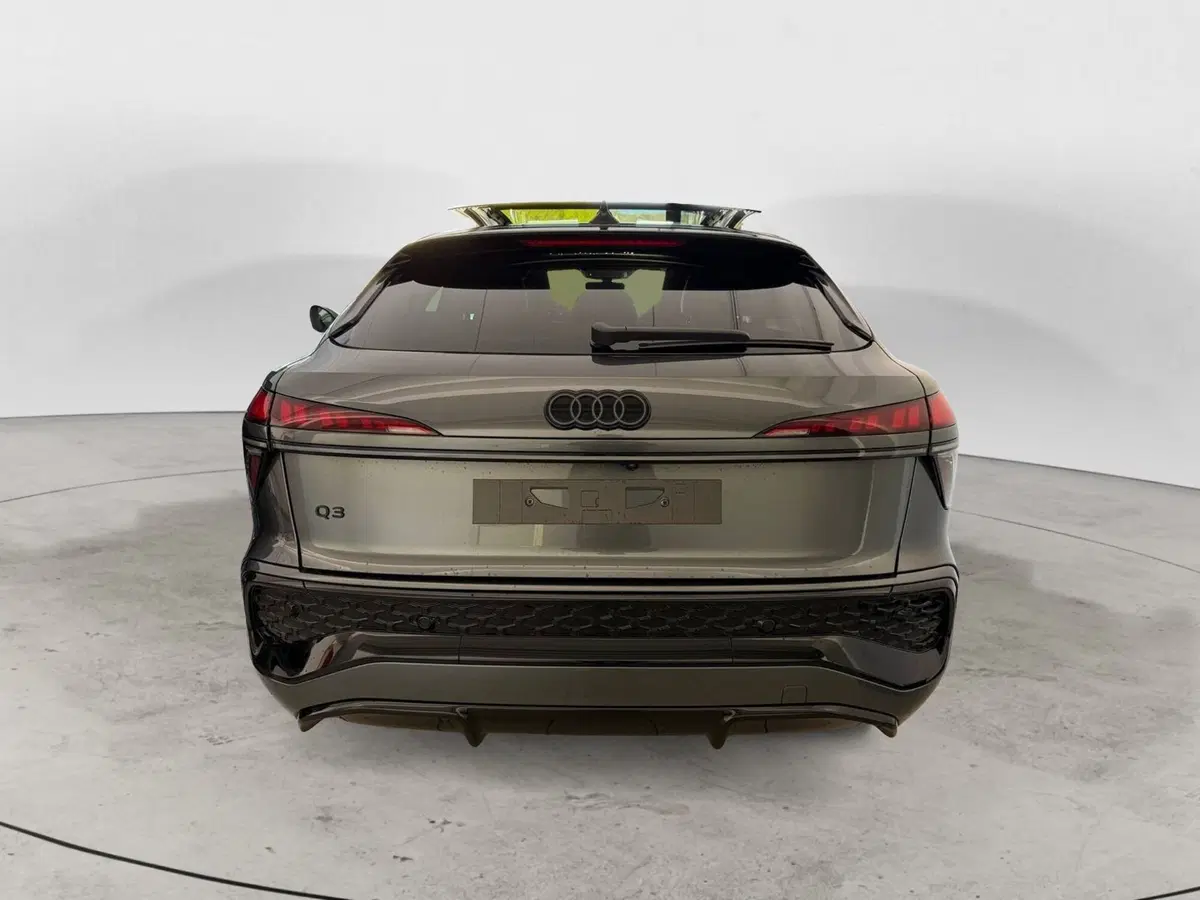 Audi Q3 Sportback nuova a Avellino (3)
